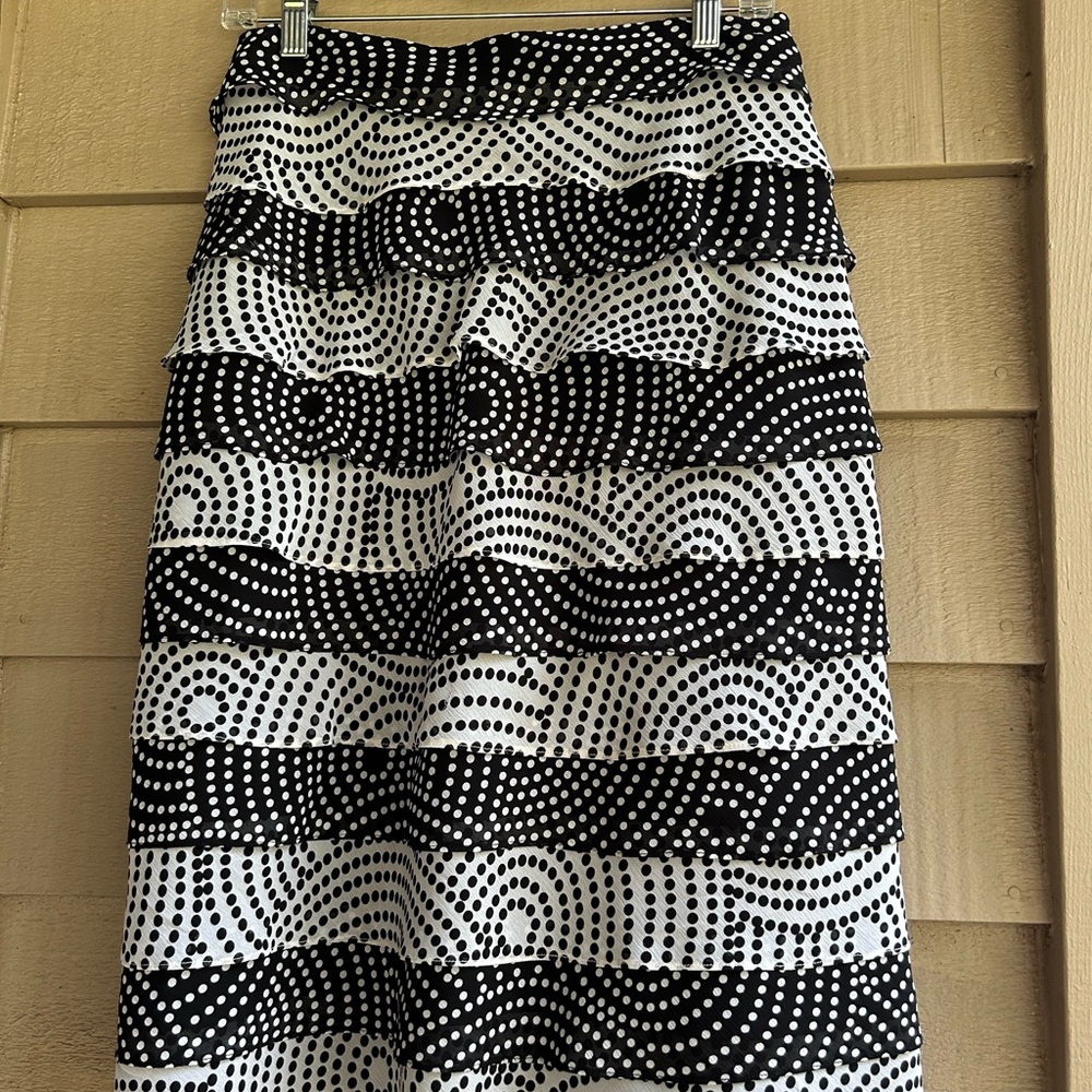 Jackie Jon NY Stylish Black and White Patterned A-Line tiered Skirt. Polka dots